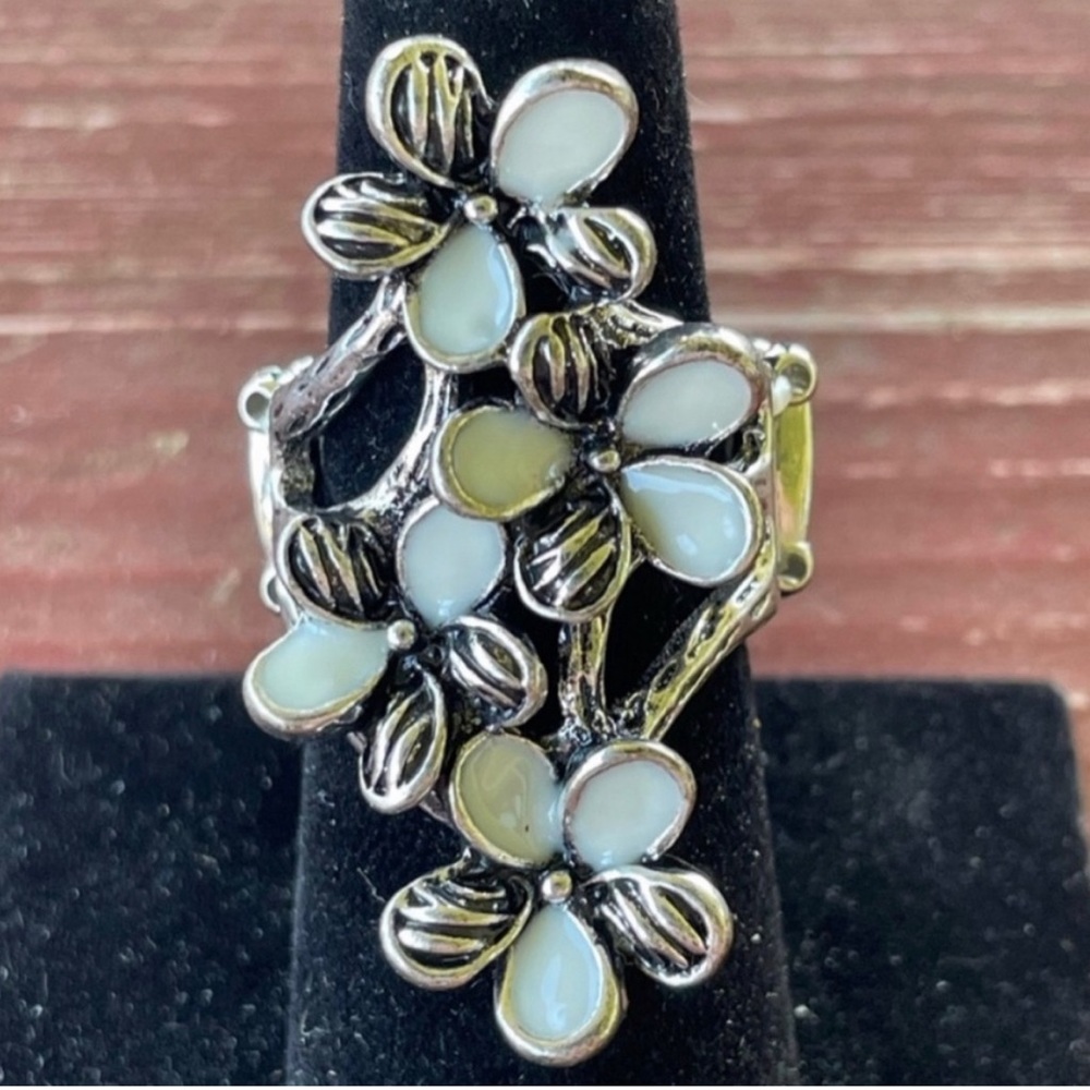 Flower ring